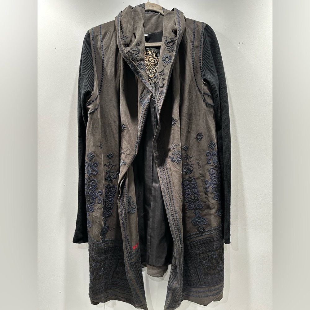 Elegant Embroidered Women's Cape in Black and Gray